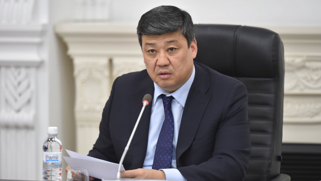 Бакыт Төрөбаев: Чакан ГЭСтердин, күн жана шамал электр станцияларынын курулушу менен туруктуу энергетиканы өнүктүрүүгө болот