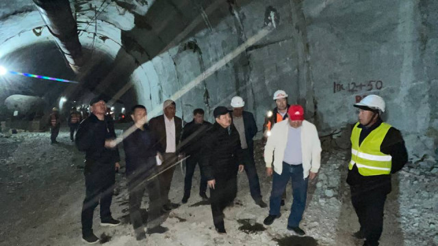 Министрлер Кабинетинин Төрагасы Акылбек Жапаров Жалал-Абад облусундагы “Электр станциялары” ачык акционердик коомунун энергетикалык объектилерин кыдырды 