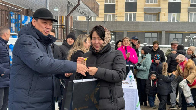 Мамлекеттик ипотекалык компания аркылуу берилүүчү үйлөрдүн ачкычы үй ээлерине тапшырылды