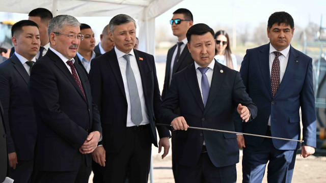 МинКаб башчысы Адылбек Касымалиев республикалык бюджеттен Кара-Балта шаарын өнүктүрүүгө бөлүнгөн 1 млрд сомдун өздөштүрүлүүсү боюнча маалымат алды