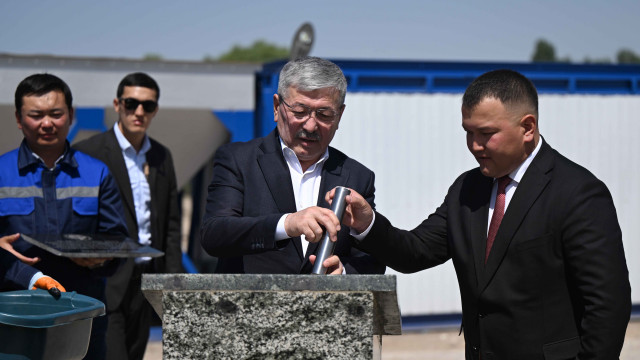 МинКаб Төрагасы Адылбек Касымалиев Таласта үч өнөр жай заводдорунун курулушун баштап берди