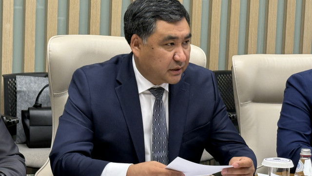 Министрлер Кабинетинин Төрагасынын биринчи орун басары Данияр Амангелдиев Ооганстандын өнөр жай жана соода министри Нуруддин Азизи менен жолукту