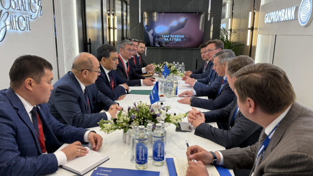 МинКаб Төрагасынын биринчи орун басары Данияр Амангелдиев менен Газпромбанктын Биринчи вице-президенти Олег Мельниковдун Петербург эл аралык экономикалык форумунун алкагында жолугушуусу болду