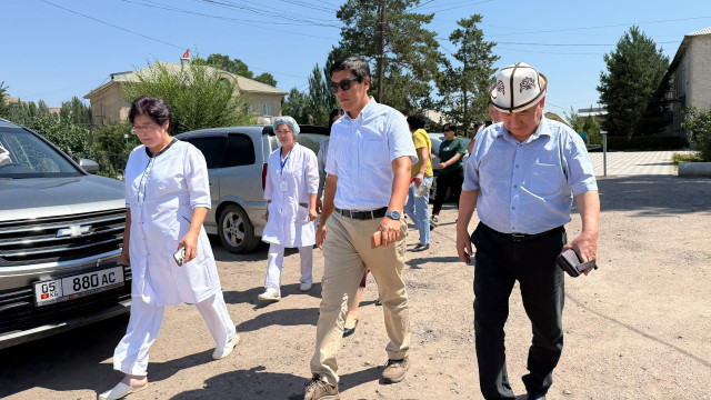 МинКаб Төрагасынын орун басары Эдил Байсалов Нарын облусундагы бир катар социалдык объектилердин абалы менен таанышты