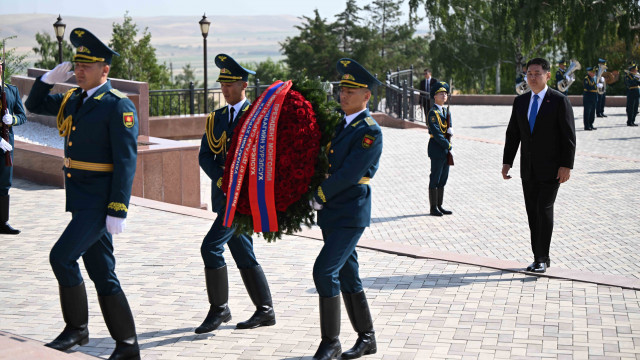 Монголиянын Президенти Ухнаагийн Хурэлсух “Ата-Бейит” тарыхый-мемориалдык комплексине барды