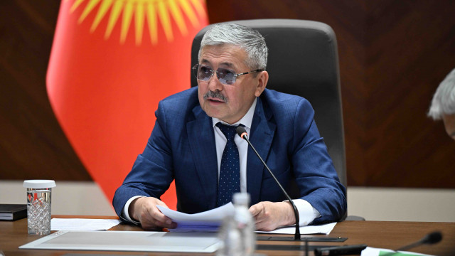 МинКаб Төрагасы Адылбек Касымалиев Кыргызстандын Эгемендүүлүк күнүнө даярдык көрүү боюнча уюштуруу комитетинин жыйынын өткөрдү