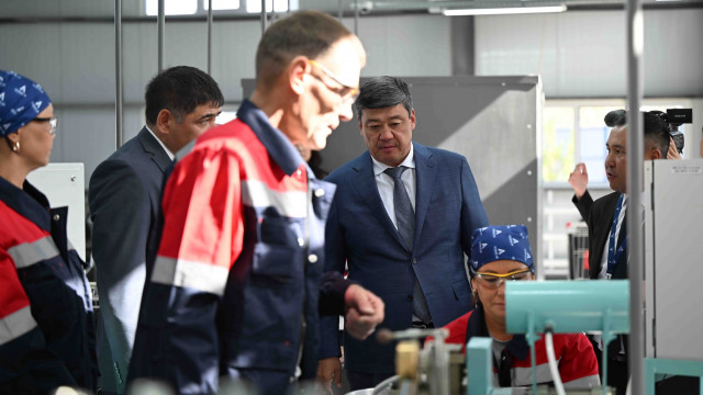 МинКаб Төрагасынын орун басары Бакыт Төрөбаев Чүй облусунда тоо-кен өнөр жайында колдонулуучу жардыргыч материалдарды чыгарган ишкананын ишмердүүлүгү менен таанышты