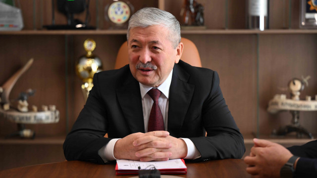 Глава Кабинета Министров Адылбек Касымалиев представил коллективу Государственной таможенной службы нового руководителя