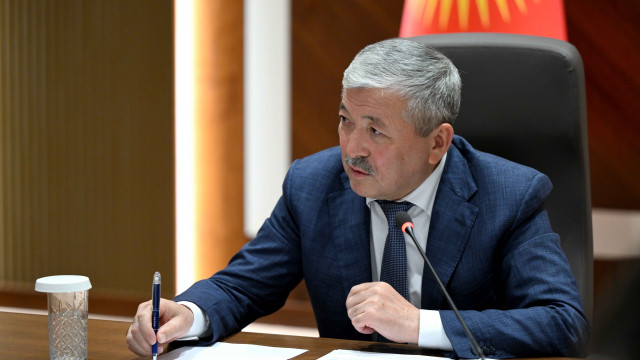 МинКаб Төрагасы Адылбек Касымалиев мамлекеттик башкаруу системасын бюрократиядан арылтуу боюнча ведомстволор аралык комиссиянын кезектеги жыйынын өткөрдү